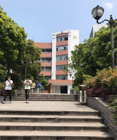 江油市双河初中阅读区