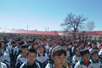 富锦市大榆树镇中学阅读区