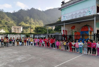 信宜市白石镇官山小学阅读区
