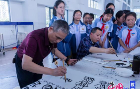 江油市华丰初中阅读区
