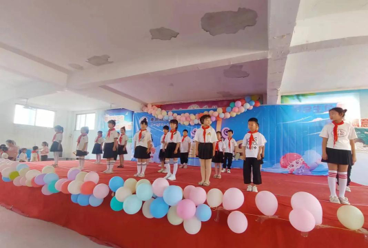茄子河镇向阳学校阅读区
