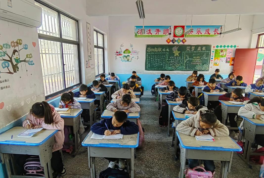 长丰县闫湖小学阅读区