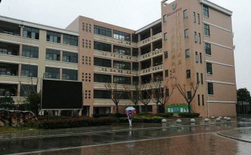 建设中学阅读区