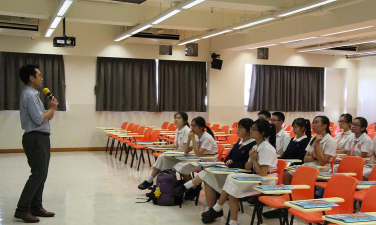 保良局百周年李兆忠纪念中学阅读区