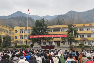 临安市青山中心小学阅读区