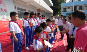 信宜市平塘镇罗罅小学(良垌分校)阅读区