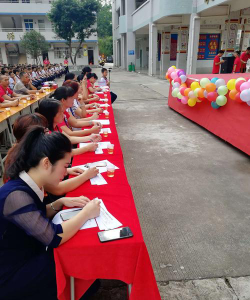 信宜市思贺镇八排小学阅读区