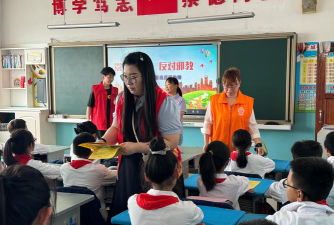 穆棱市下城子镇中学阅读区