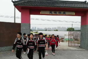 青浦区颜安中学阅读区