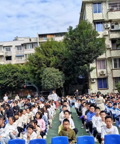 乐山市第七中学阅读区