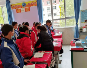 昌都地区江达县中学阅读区
