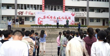 犍为县塘坝初中阅读区