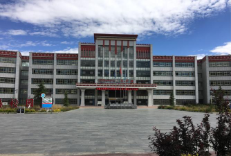 那曲县中学阅读区