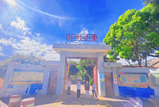 新平县腰街镇中心小学阅读区