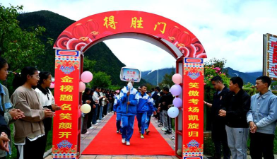 米林县中学阅读区