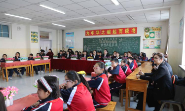 莎车县米夏乡中学阅读区