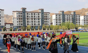 拉萨市第三高级中学阅读区