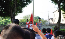 梅州市梅江区三角镇长冈小学阅读区