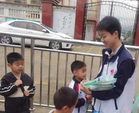 高莞镇中心小学阅读区