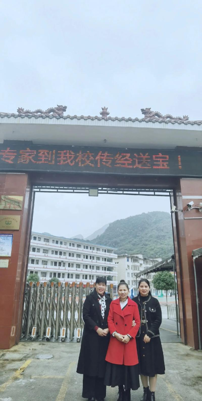 马山县民族中学阅读区