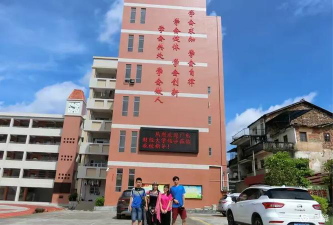 蓝口镇中心小学阅读区