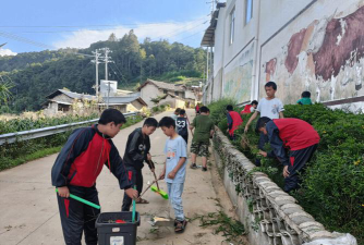 龙陵县镇安镇镇安完全小学阅读区