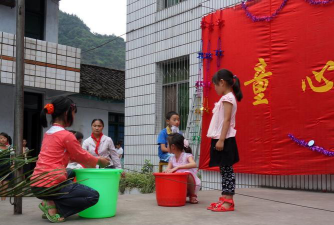 屏山县夏溪乡中心校阅读区