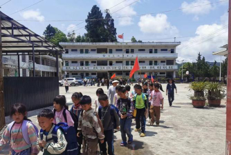 龙陵县龙新乡龙新乡中心学校阅读区