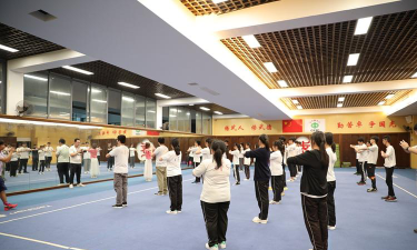 明爱粉岭陈震夏中学阅读区