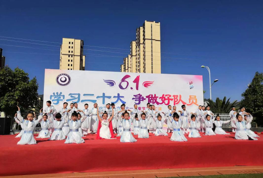 凤和完小阅读区