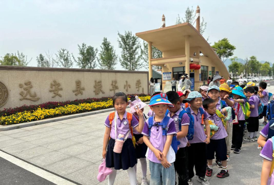 绍兴县华舍街道后马完全小学阅读区
