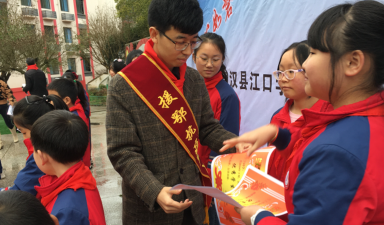 宣汉县江口学校阅读区