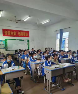 美台中学阅读区