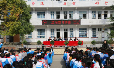 万源市旧院中学阅读区