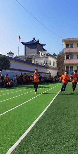 平远县茅坪中心小学阅读区