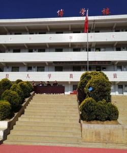 鹤庆县朵美初级中学阅读区