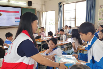 陆丰市东海镇南兴小学阅读区