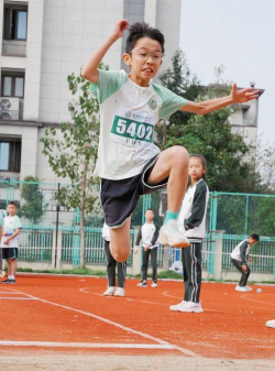 江山市淤头镇中心小学阅读区