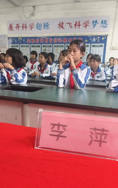 小江中心小学阅读区