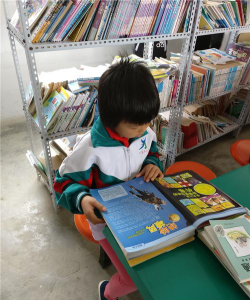 江英中心小学阅读区