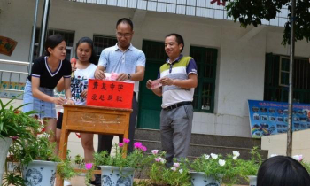 平乐县平乐镇福兴中学阅读区