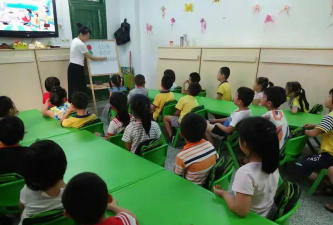 老隆镇金摇篮幼儿园阅读区