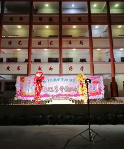 藤县天平镇新马开明中学阅读区