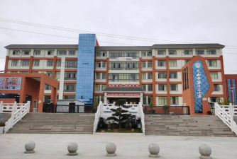 厚镇乡初级中学阅读区
