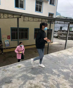 黔江区石家初级中学校阅读区