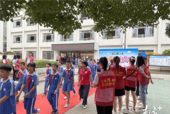 三坑镇中心小学阅读区