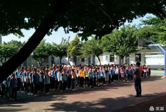 陆丰市潭西镇潭东小学阅读区