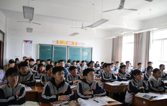 周至县楼观三清初级中学阅读区