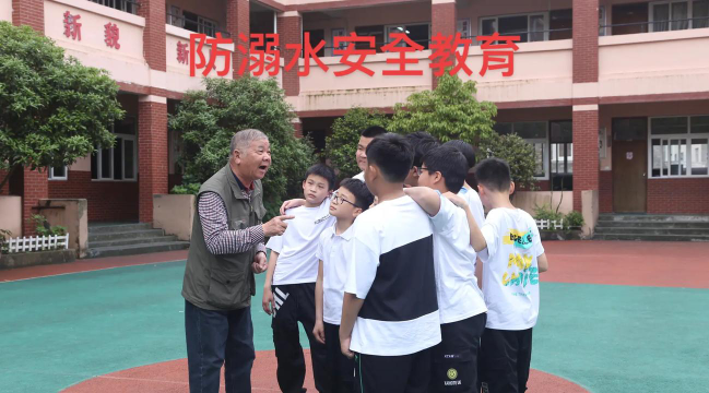 温岭市城西民工子弟小学阅读区