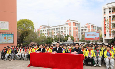 杜桥镇良种小学阅读区
